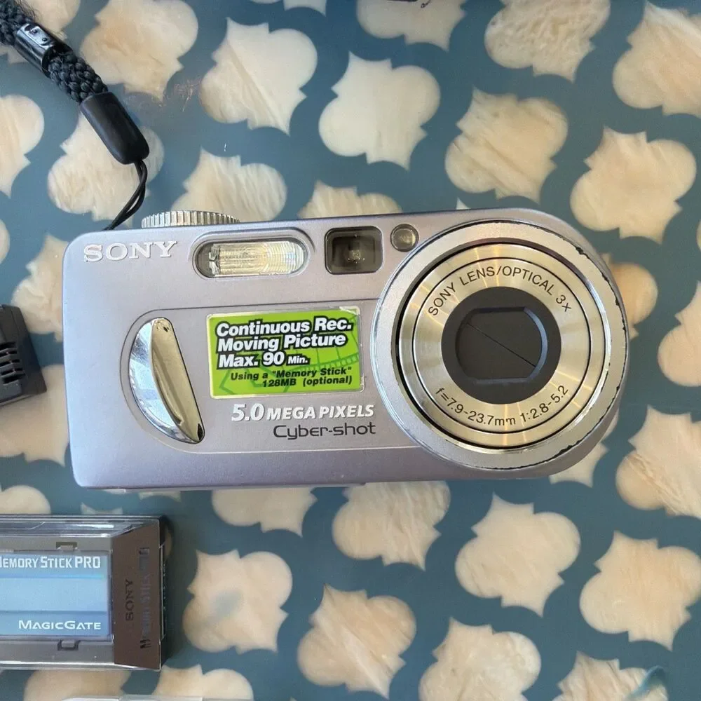 Sony Cyber-shot DSC-P10 Compact Digital Camera Silver 5MP 3X Optical Zoom